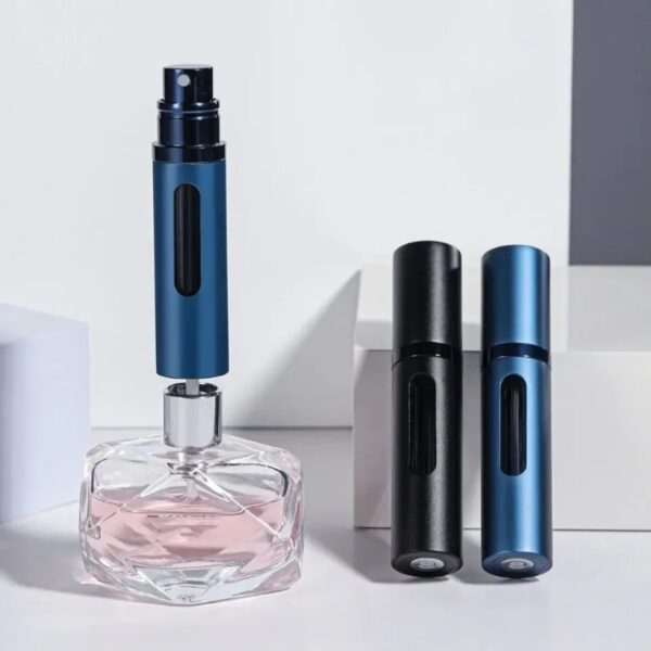 Small refillable perfume bottle